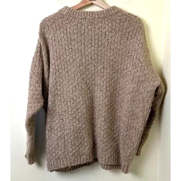 Ecote Urban Outfitters Cream White Chunky Oversized Knit Sweater Size Medium NWT - Picture 2 of 5